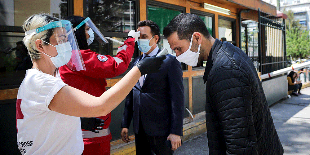 Κορωνοϊός - Υποθηκοφυλακεία: Πρεμιέρα με θερμομετρήσεις, διαχωριστικά αλλά και ουρές