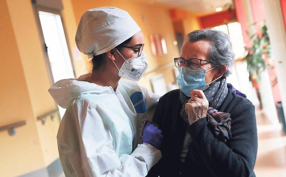 Κορωνοϊός-Βέλγιο: Τα γηροκομεία «εγκαταλείφθηκαν» στην τύχη τους