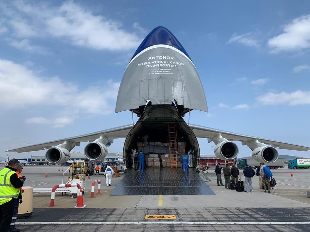 80 τόνοι υγειονομικό υλικό από την Κίνα στην Αθήνα - Μαζί και δωρεά υλικών στα νοσοκομεία από την οικογένεια Προκοπίου