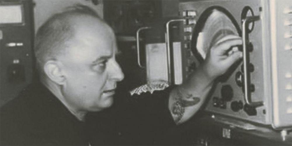 «Μένουμε σπίτι» και διαβάζουμε τον ποιητή των ναυτικών, Νίκο Καββαδία