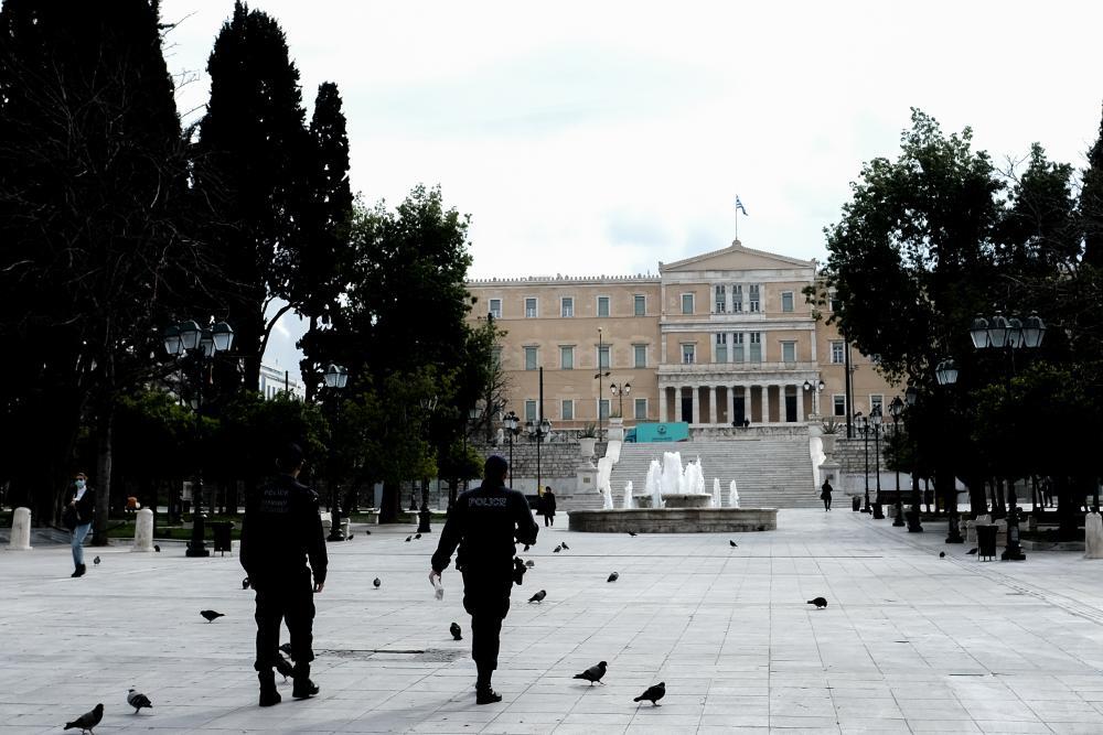 Κορωνοϊός-Lockdown: Όλα τα μέτρα και οι περιορισμοί που θα ισχύουν από τις 06:00 - Τα SMS, οι βεβαιώσεις και τα τσουχτερά πρόστιμα