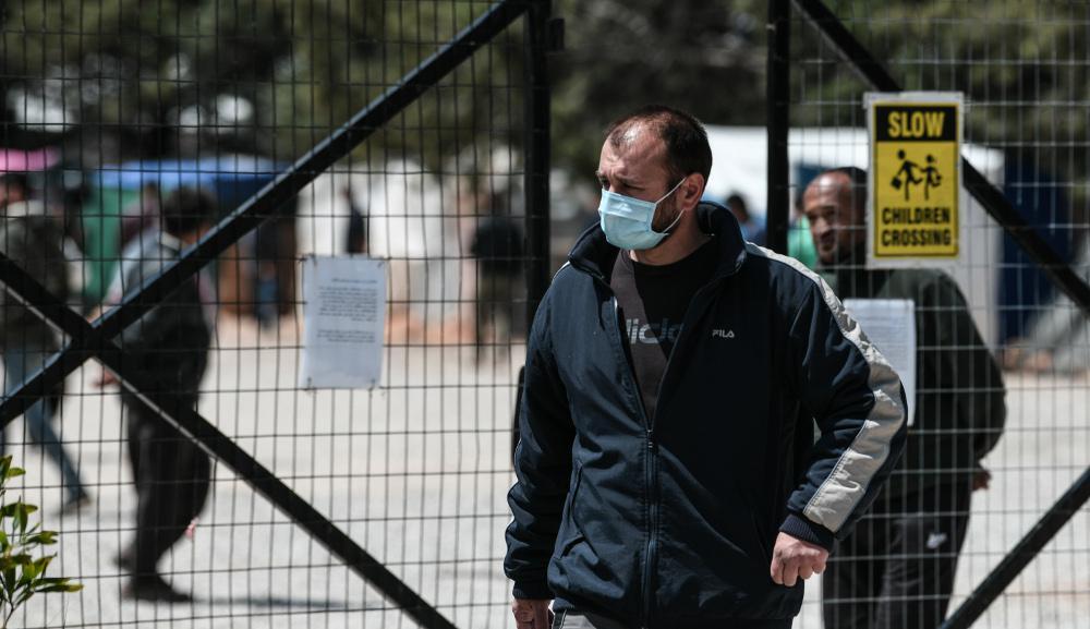 Κορωνοϊός: 4 μετανάστες έσπασαν την καραντίνα στη δομή της Μαλακάσας και απέδρασαν