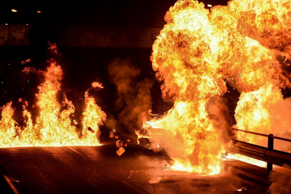 Αγνωστοι επιτέθηκαν με μολότοφ στο Αστυνομικό Τμήμα της Νέας Ιωνίας