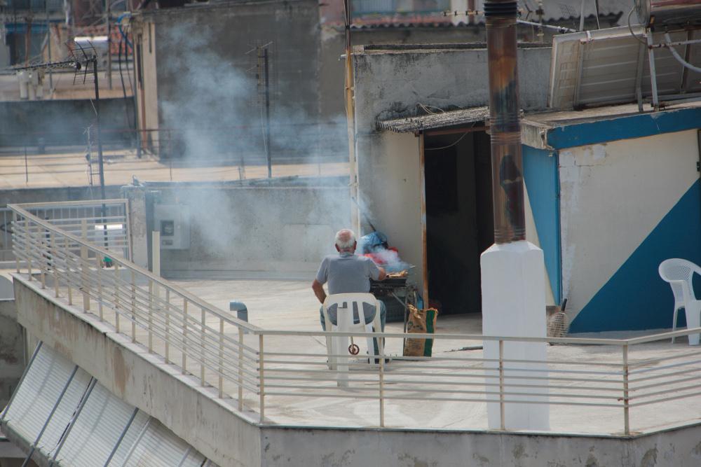 Κυριακή του Πάσχα: Τι ισχύει για το Πασχαλινό τραπέζι - Το SMS, οι διαδημοτικές και η απαγόρευση κυκλοφορίας