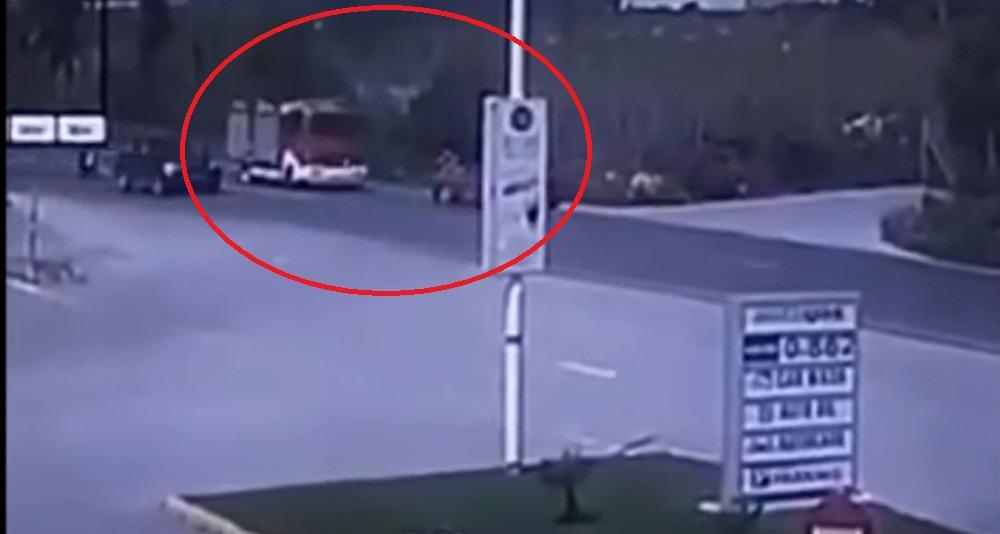 Βίντεο-σοκ από την σύγκρουση πυροσβεστικού με ΙΧ στην Κρήτη