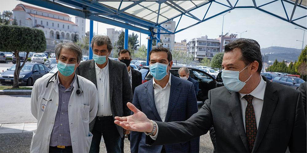 Με μάσκα ο Τσίπρας στο Αττικό: Ήρθα για να συγχαρώ και να ευχαριστήσω το προσωπικό