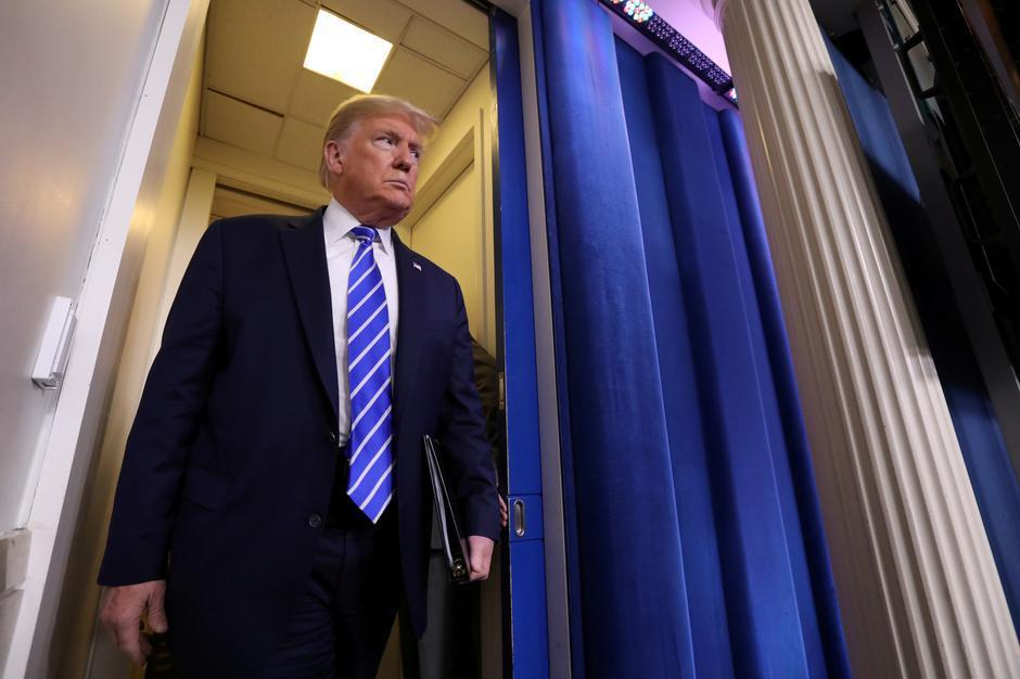 To Twitter έβαλε σήμανση για «παραπλανητικές» αναρτήσεις του Τραμπ