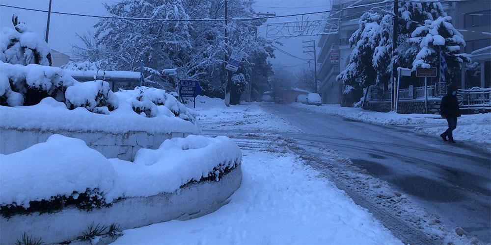 Στα λευκά «ντύθηκε» ο Χορτιάτης