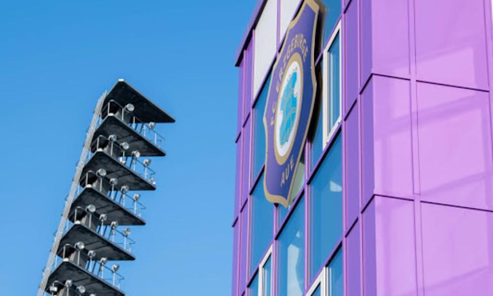 Γερμανία: Θετικός παίκτης της Άουε στον κορωνοϊό – Σε καραντίνα όλη η ομάδα