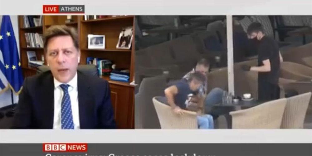 Το... απρόοπτο με τον καφέ στη συνέντευξη Βαρβιτσιώτη στο BBC που έγινε viral!