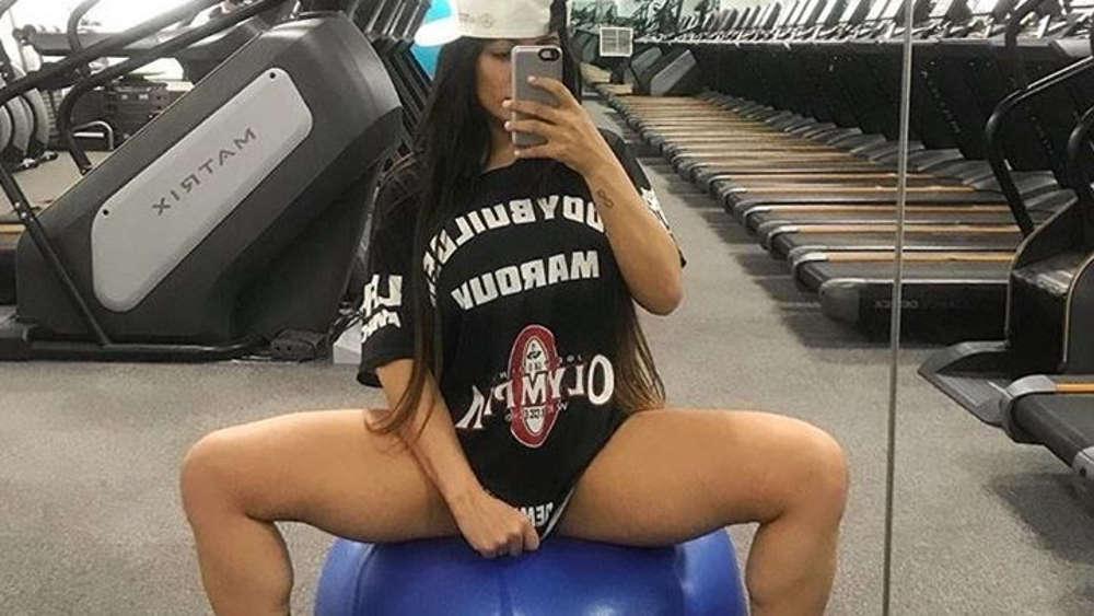 Κόλαση: Η «Miss BumBum» απαρνήθηκε τον Μέσι για τον Μπέκαμ και το δείχνει [εικόνες]