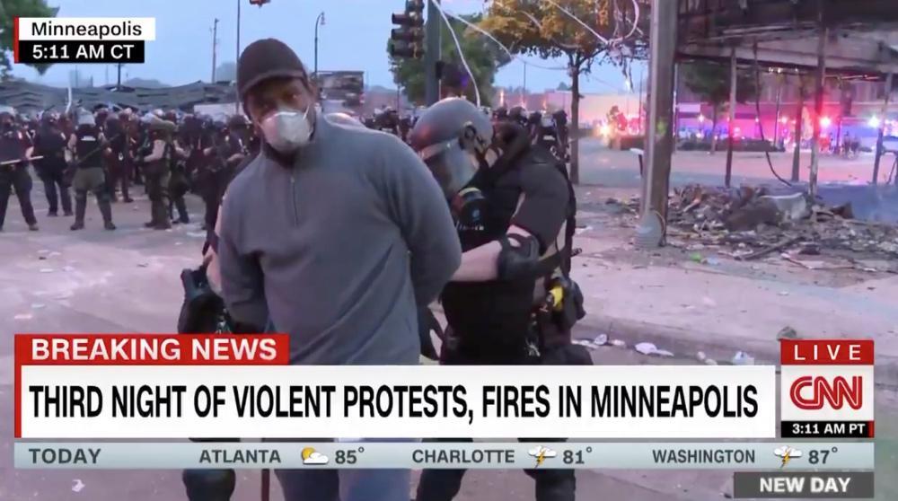 Δολοφονία Τζορτζ Φλόιντ: Αφέθηκε ελεύθερος ο δημοσιογράφος του CNN που συνελήφθη «στον αέρα»