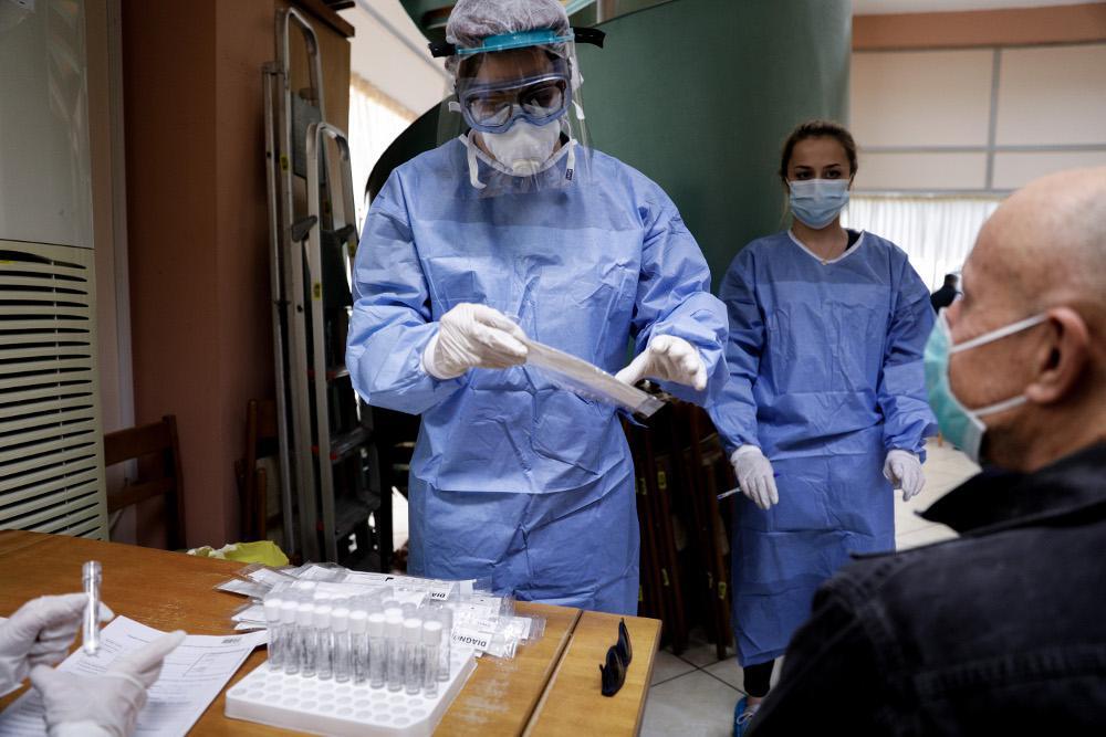 ΕΟΔΥ «Βόμβα» Μόσιαλου για κορωνοϊό: Τα κρούσματα στη χώρα μας μπορεί να είναι 1.500!