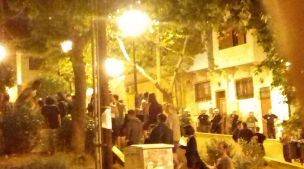 Επεισόδια με τα ΜΑΤ σε επιχείρηση εκκένωσης πλατείας στην Θεσσαλονίκη
