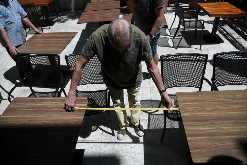 Εστίαση: Αντίστροφη μέτρηση για το άνοιγμα - Οι κρατήσεις και τα μέτρα