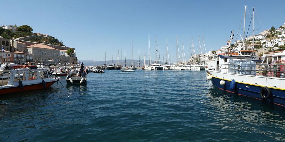 Ο Guardian «υποκλίνεται» στην Ύδρα: Το νησί των ονειροπόλων!