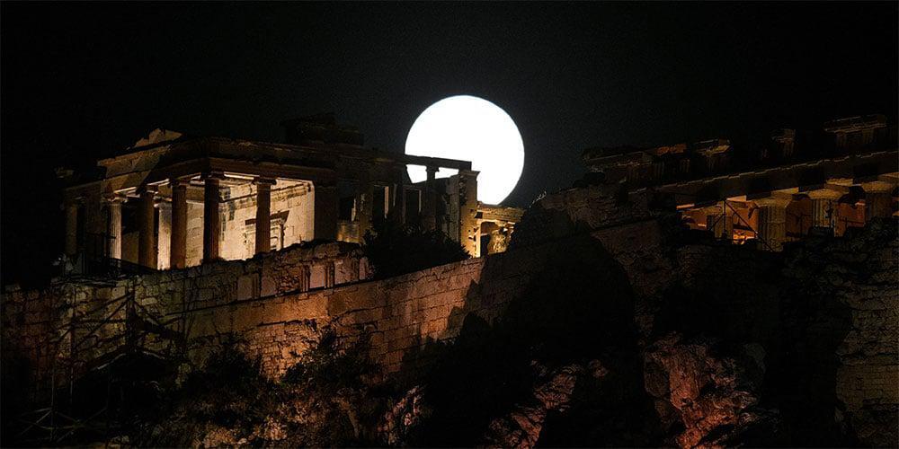 Η υπερπανσέληνος και η μοναδική ολική έκλειψη Σελήνης του 2021