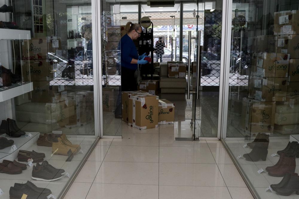 Άνοιγμα καταστημάτων: Ποια ανοίγουν την Δευτέρα - Τα μέτρα προστασίας, το ωράριο και η χρήση μάσκας