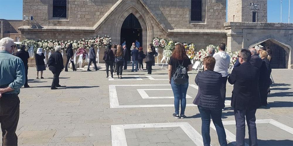 Σε κλίμα συγκίνησης το «στερνό αντίο» στον Δημήτρη Κρεμαστινό στον Ευαγγελισμό της Ρόδου