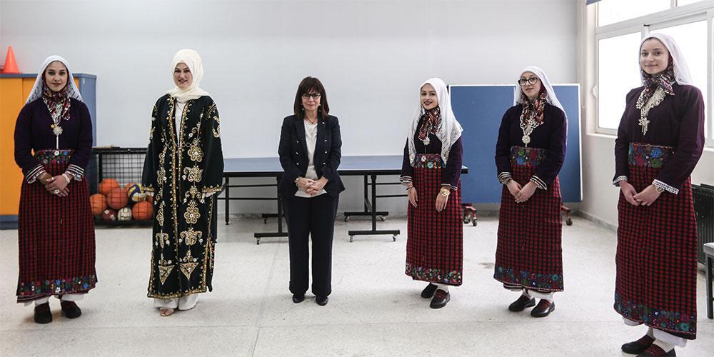 Σακελλαροπούλου: Συνάντηση με γυναίκες της Ξάνθης - Ήπιε καφέ με μουσουλμάνες και χριστιανές