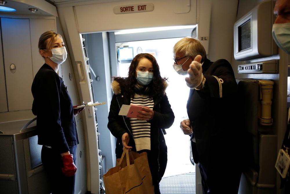 Ο οδικός χάρτης της ΕΕ για τον τουρισμό και το «ξεκλείδωμα» των συνόρων – Πώς θα γίνονται τα ταξίδια