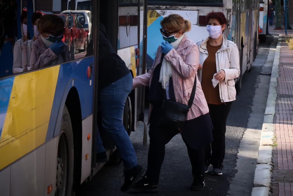 Κορωνοϊός: Έρχονται αλλαγές στις μάσκες σε κλειστούς χώρους με μεγάλο συγχρωτισμό