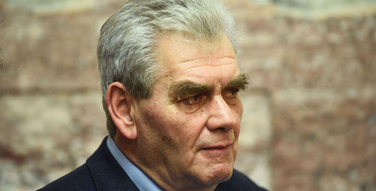 Ο αίρων…