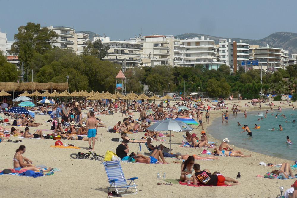 Μπάνιο με αποστάσεις και… καυτά πρόστιμα: Πώς θα λειτουργήσουν 515 οργανωμένες πλαζ