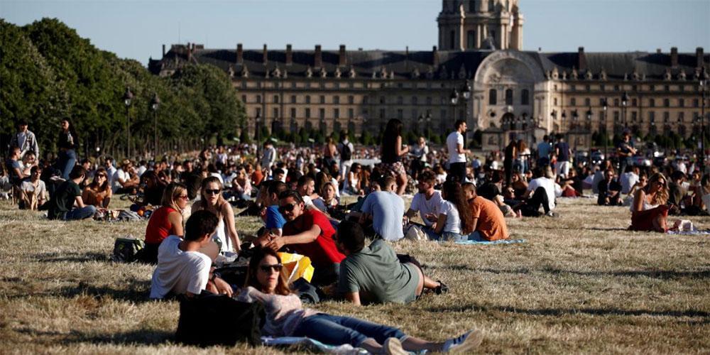 Κορωνοϊός: «Επιτέλους ελευθερία!», αναφωνούν οι Παριζιάνοι και ξεχύνονται στα πάρκα