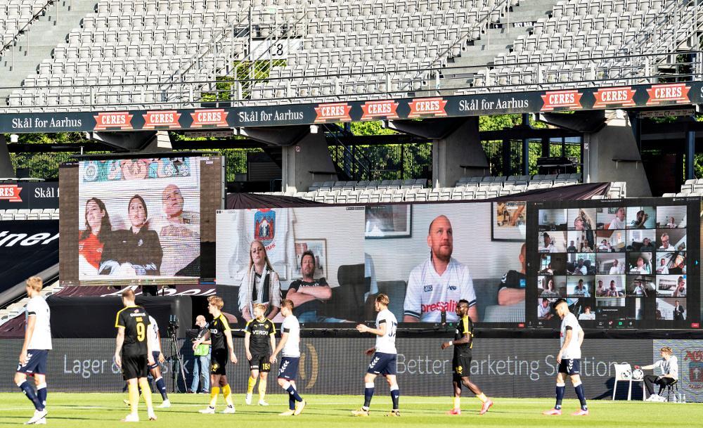 Γεγονός ο πρώτος αγώνας με εικονικούς και χάρτινους οπαδούς