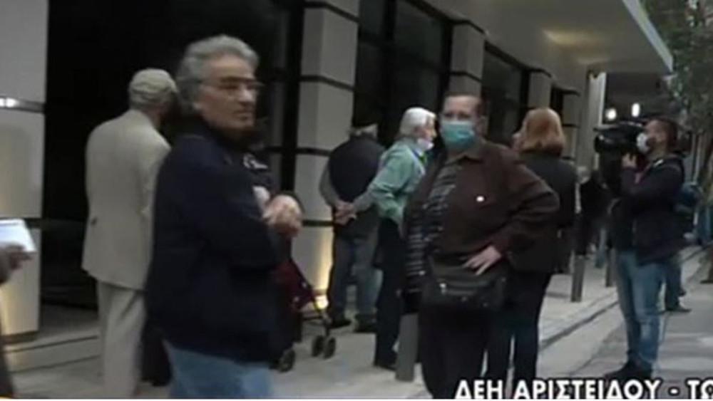 Απίστευτες εικόνες στα κεντρικά της ΔΕΗ - Μεγάλη ουρά, συνωστισμός και ένταση