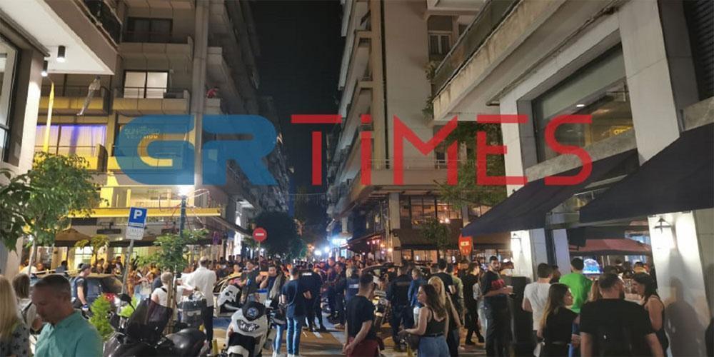 Θεσσαλονίκη: Συνωστισμός και πάλι για ένα… ποτό – Παρέμβαση της ΕΛ.ΑΣ.