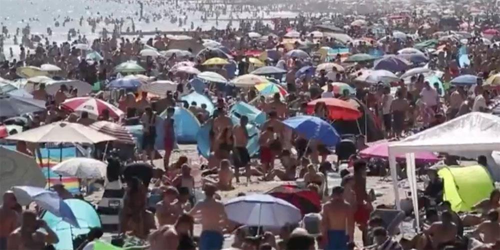 Κορωνοϊός: Ο καύσωνας «οδήγησε» τους Βρετανούς στις παραλίες χωρίς όμως… αποστάσεις