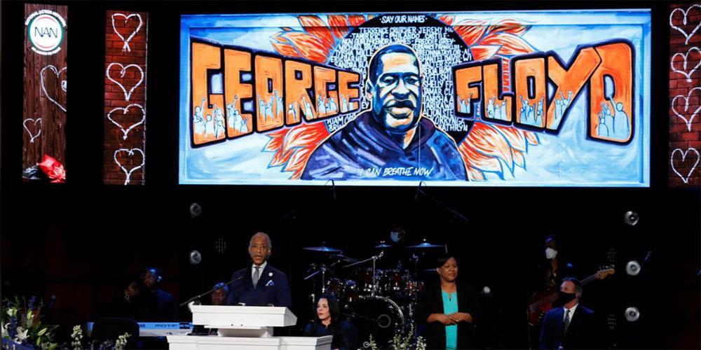 Δολοφονία Τζορτζ Φλόιντ: «Βγάλτε το γόνατο από τον λαιμό μας» - Τίμησαν την μνήμη του κρατώντας 8 λεπτά σιωπής