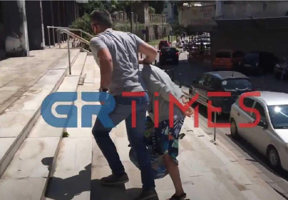 Αρπαγή Μαρκέλλας: Από την πίσω πόρτα στα δικαστήρια η «κοκκινομάλλα»