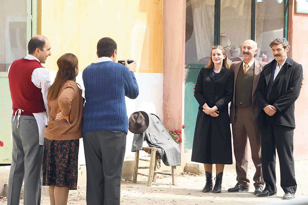 Άγριες Μέλισσες: Νέος άνδρας μπαίνει στη ζωή της Δρόσως - Τι θα συμβεί αυτή την εβδομάδα στο «Διαφάνι»