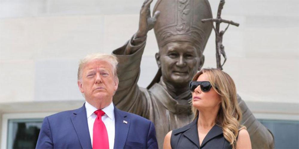 Το αμήχανο χαμόγελο της Μελάνια μετά την «παρατήρηση» Τραμπ