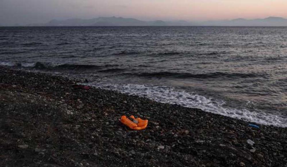 Ιταλία – Φωτογραφία-σοκ: Πτώμα μετανάστη βρίσκεται στη θάλασσα δύο εβδομάδες