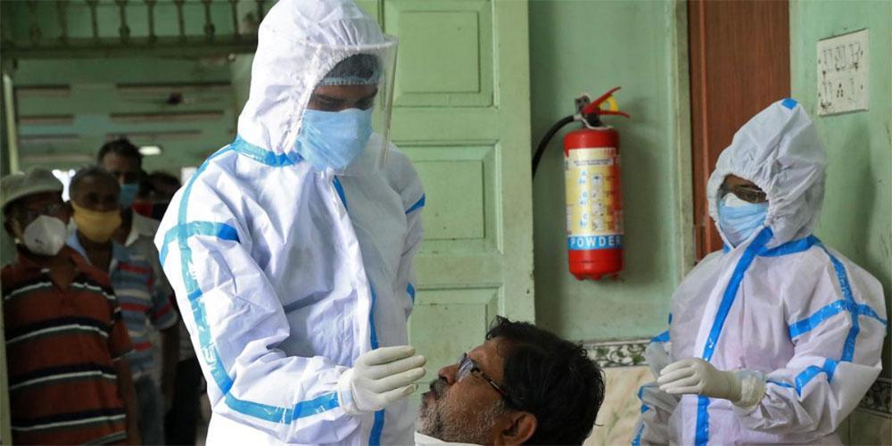 Απίστευτο περιστατικό στην Ινδία: Εννέα άνθρωποι ήπιαν απολυμαντικό τζελ επειδή δεν έβρισκαν αλκοόλ και πέθαναν