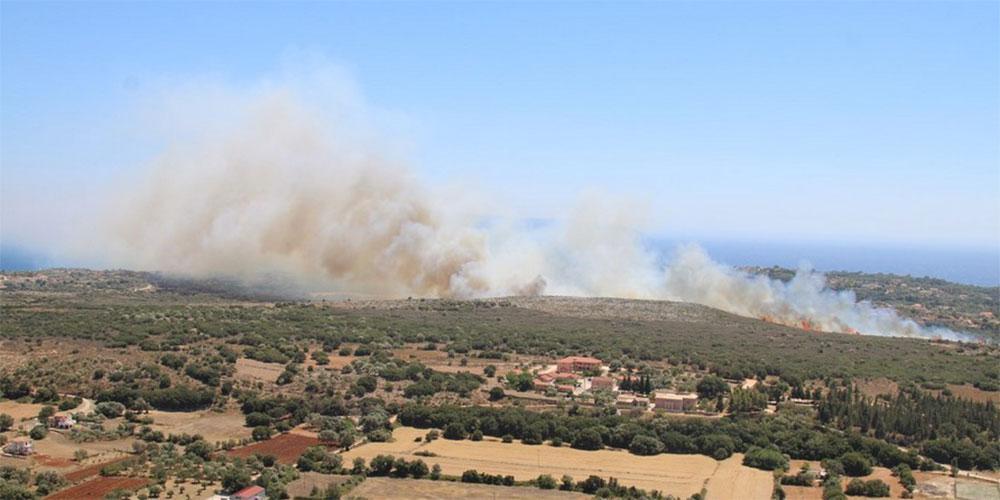 Σε εξέλιξη το πύρινο μέτωπο στην Κεφαλονιά: Εκκενώθηκε προληπτικά ο οικισμός Δοριζάτα