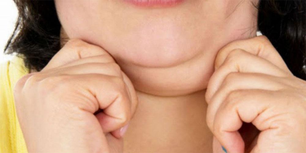 Έχετε προγούλι; Με αυτήν τη μάσκα σύσφιξης θα λύσετε μια για πάντα το πρόβλημα!