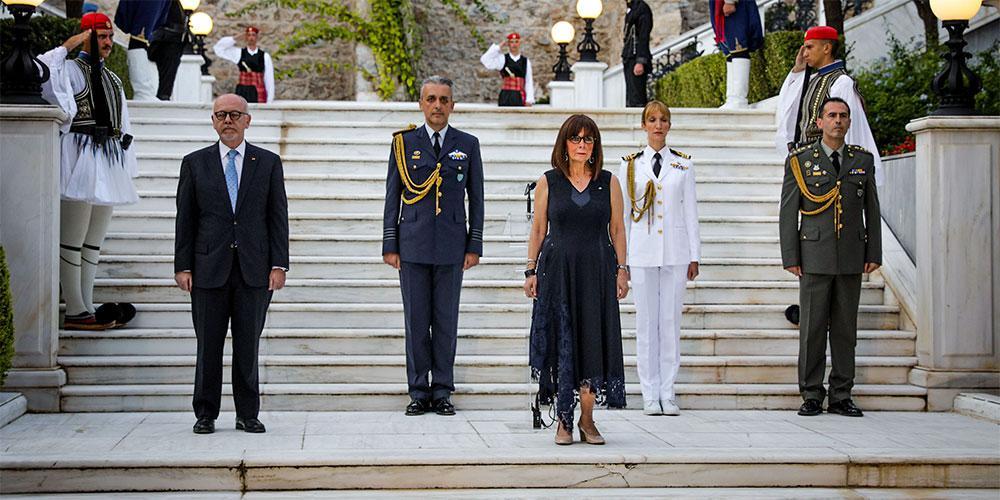 Αποκατάσταση της Δημοκρατίας: Οι συμβολικές παρουσίες