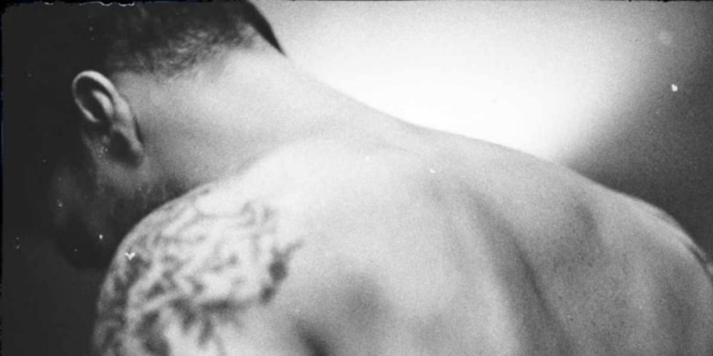 «Αποκάλυψα ότι είμαι γκέι και μετά έκλαψα σαν τρελός»: Η συγκλονιστική εξομολόγηση διάσημου τραγουδιστή