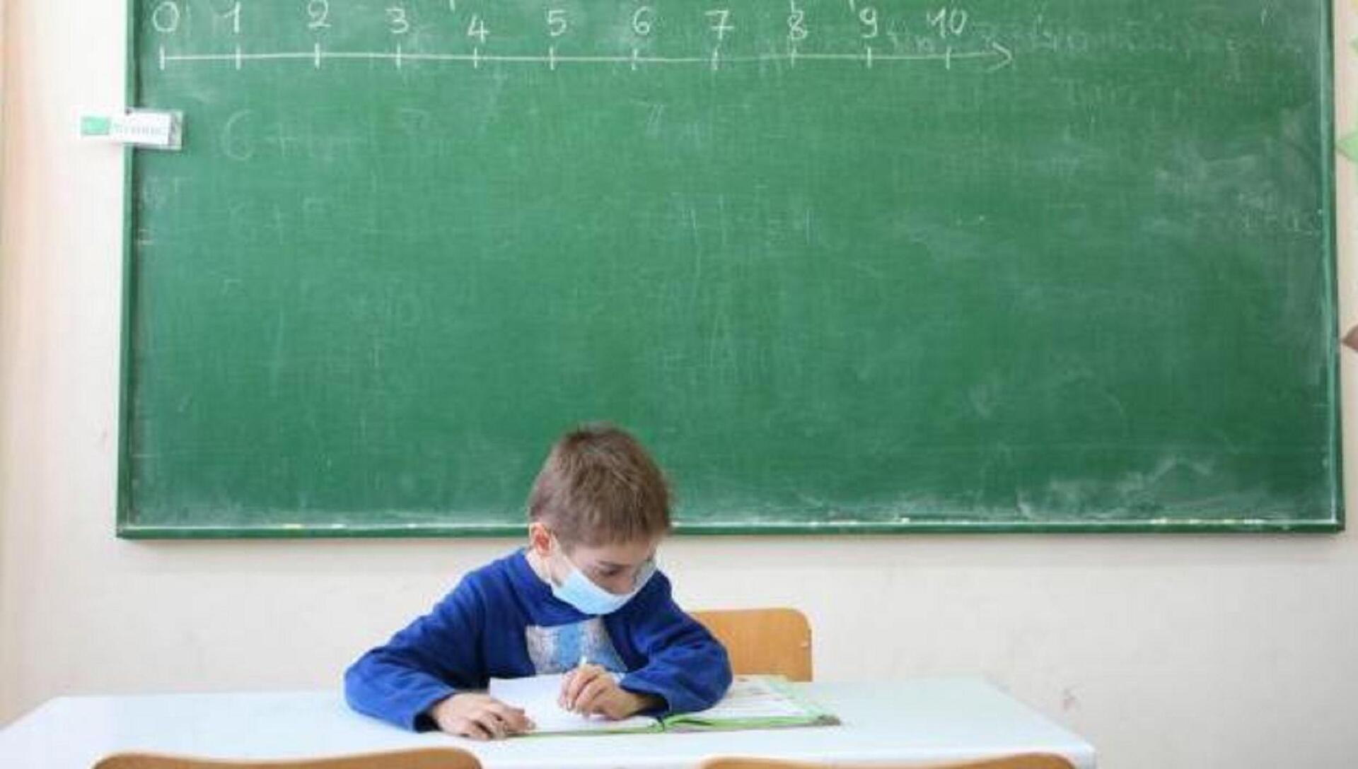 Μάσκα στα σχολεία: Πώς να πείσουμε τα μικρά παιδιά να τη φορούν