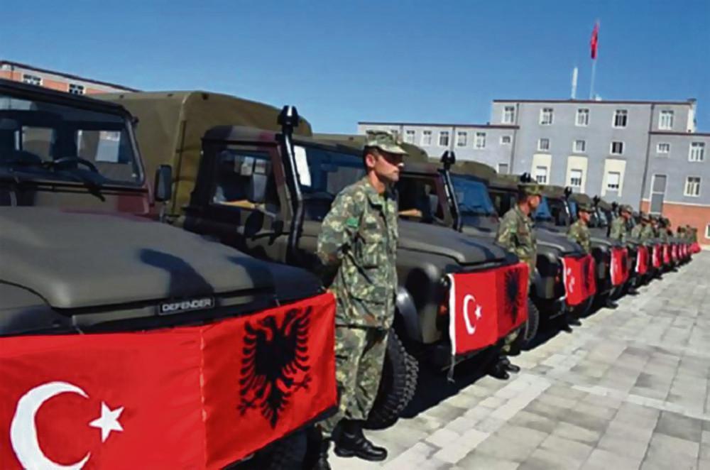 Ενισχύεται και προβληματίζει η σχέση Αγκυρας - Τιράνων