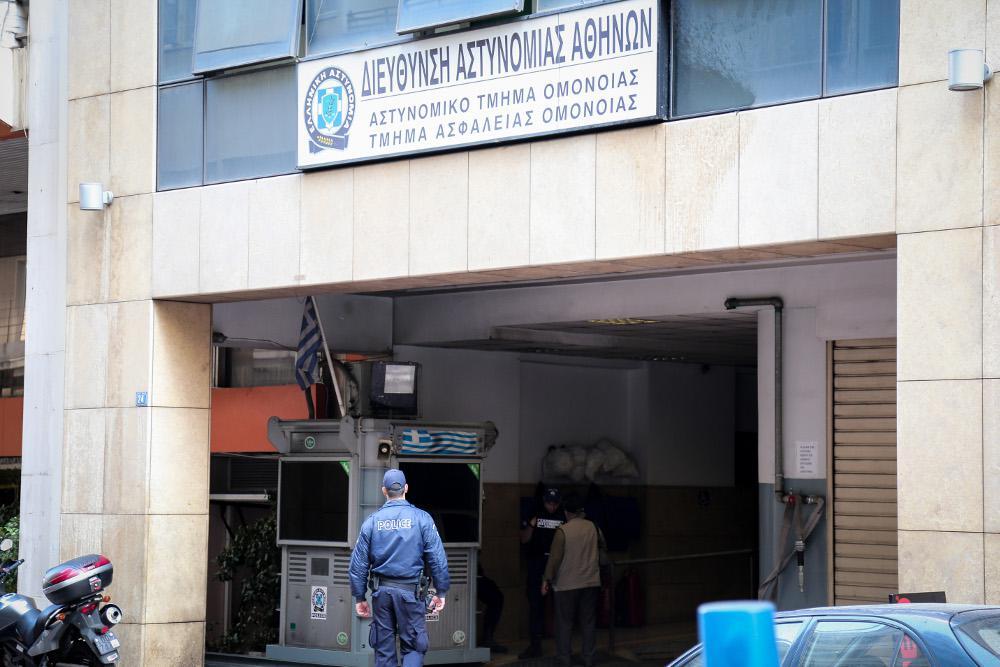 Συναγερμός στο ΑΤ Ομόνοιας: Κρατούμενος βρέθηκε με κορωνοϊό - Σε καραντίνα αστυνομικοί και άλλοι κρατούμενοι