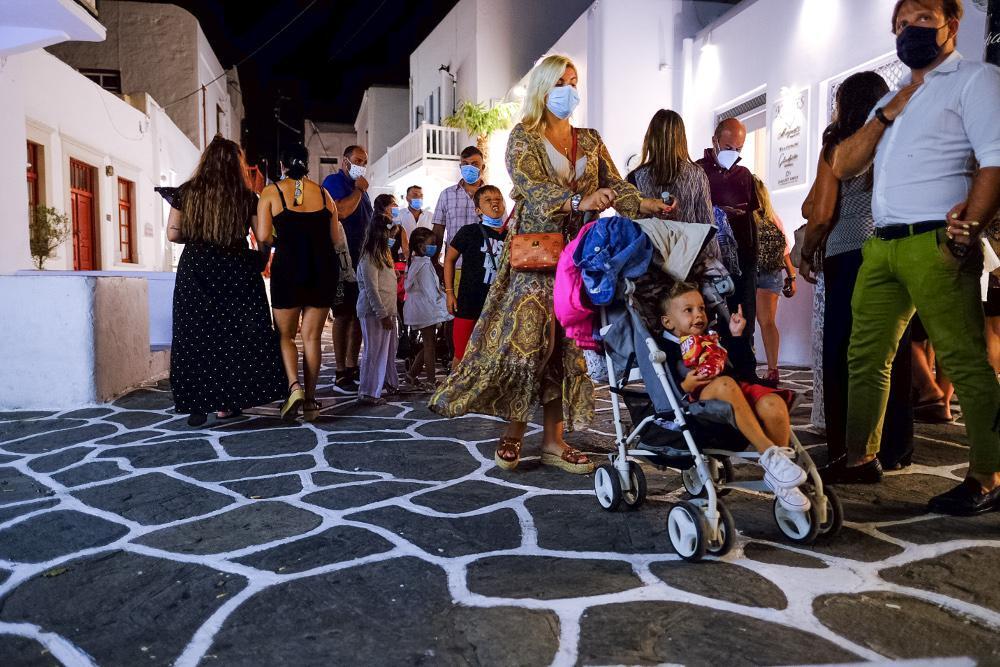 Κορωνοϊός: Μόλις 23 χρόνια ο μ.ο ηλικίας των νοσούντων στις Κυκλάδες - «Πολλοί νέοι ασυμπτωματικοί»