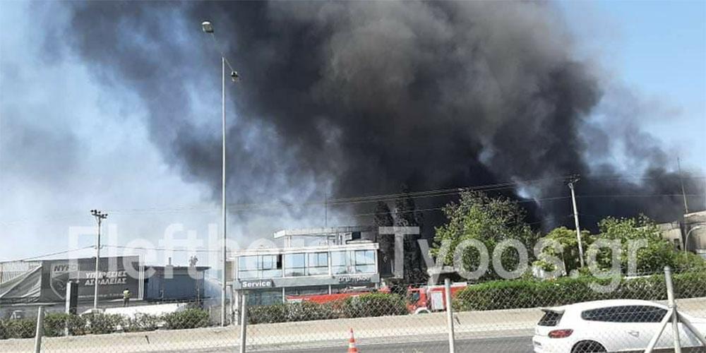 Φωτιά στη Μεταμόρφωση: Συνεχίζει να καίει για δεύτερη μέρα – Δύσκολο το έργο της κατάσβεσης