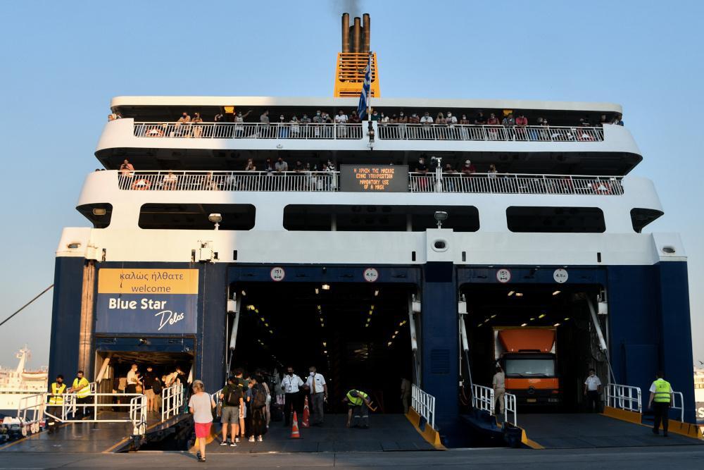 Μετακινήσεις στα νησιά: Γιατί μπήκαν περιορισμοί και τo σκεπτικό για τα self test