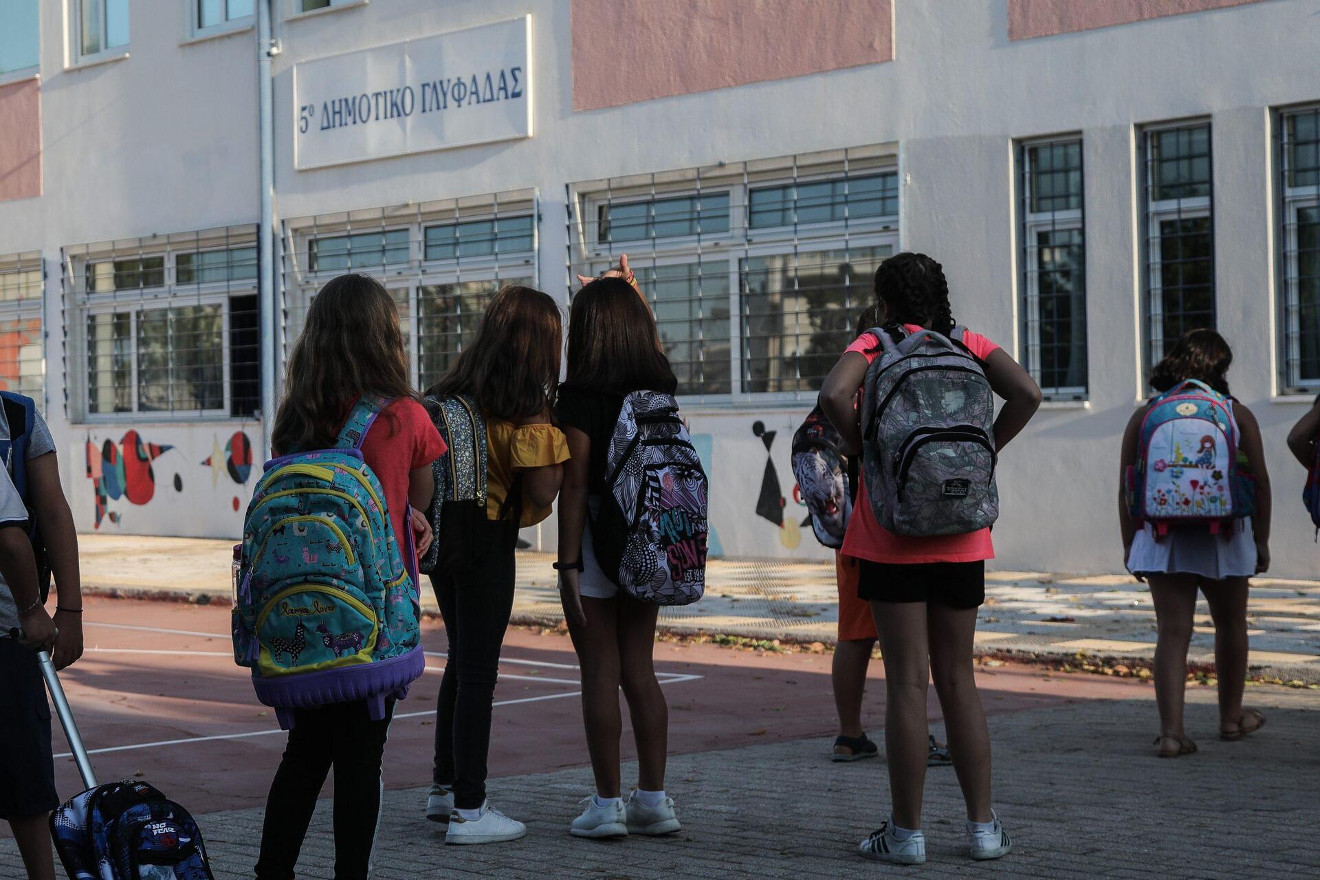 Μακρή για σχολεία: Εξετάζεται παράταση τον Ιούνιο, όχι το Πάσχα- Τί είπε για Γ' Λυκείου